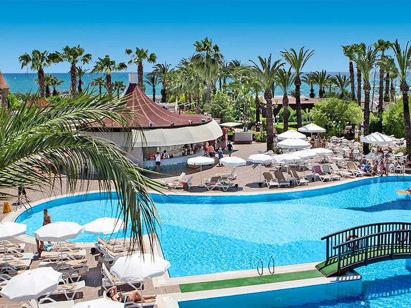 Aydinbey Famous Resort — Foto 1