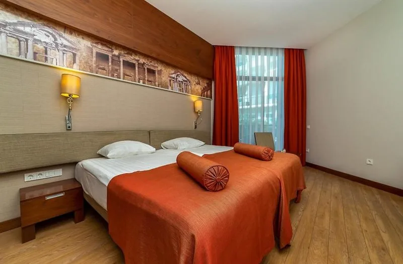 Commodore Elite Suite And Spa — Foto 2