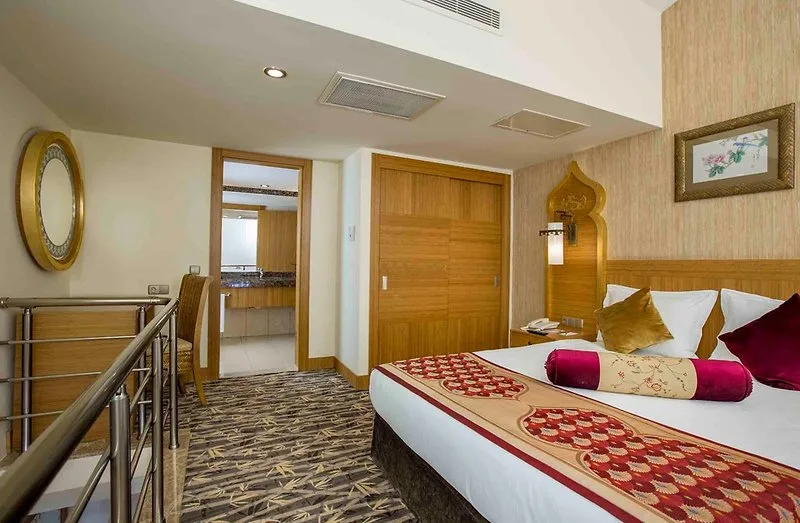 Royal Dragon Hotel — Foto 1