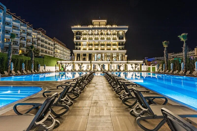 Serenity Queen Hotel — Foto 2